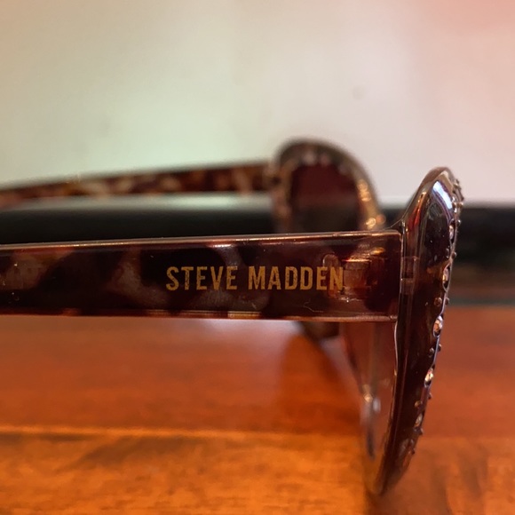 Steve Madden Glassess - Picture 3 of 6